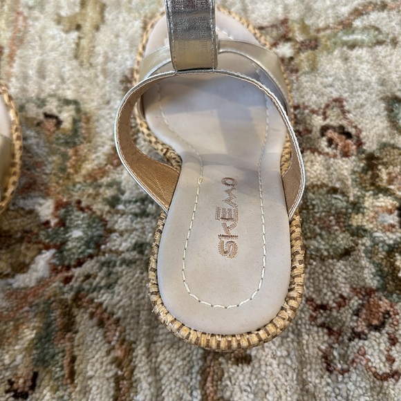 Skemo Size 6 Women’s Crystal/Metallic Gold Wedge - Picture 4 of 8